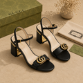 Sandália Gucci de couro com logo GG Italy