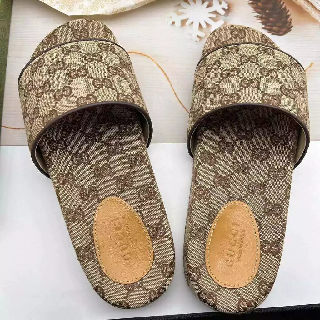 Sandália Slide Gucci GG Supreme