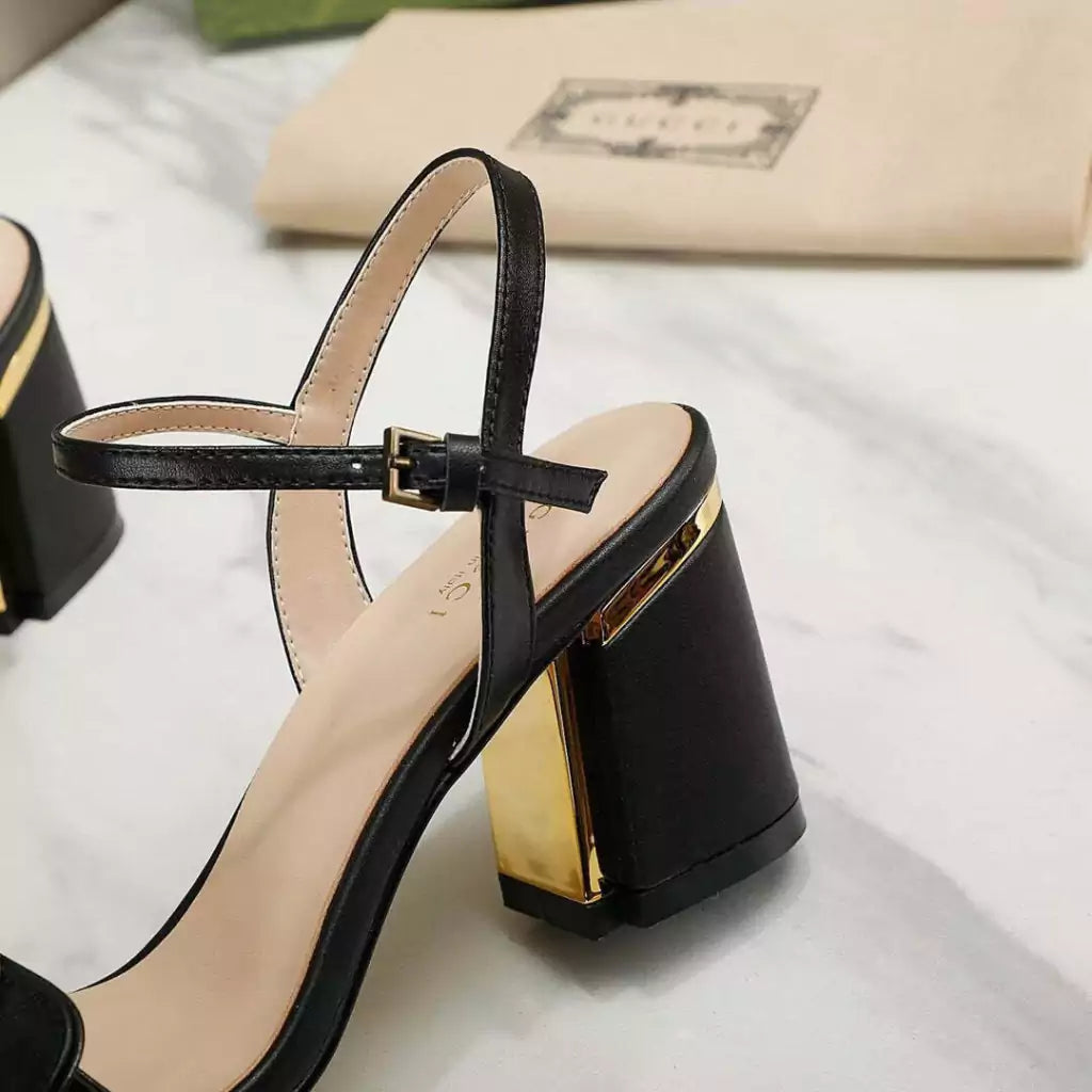 Sandália Gucci de couro com logo GG Italy
