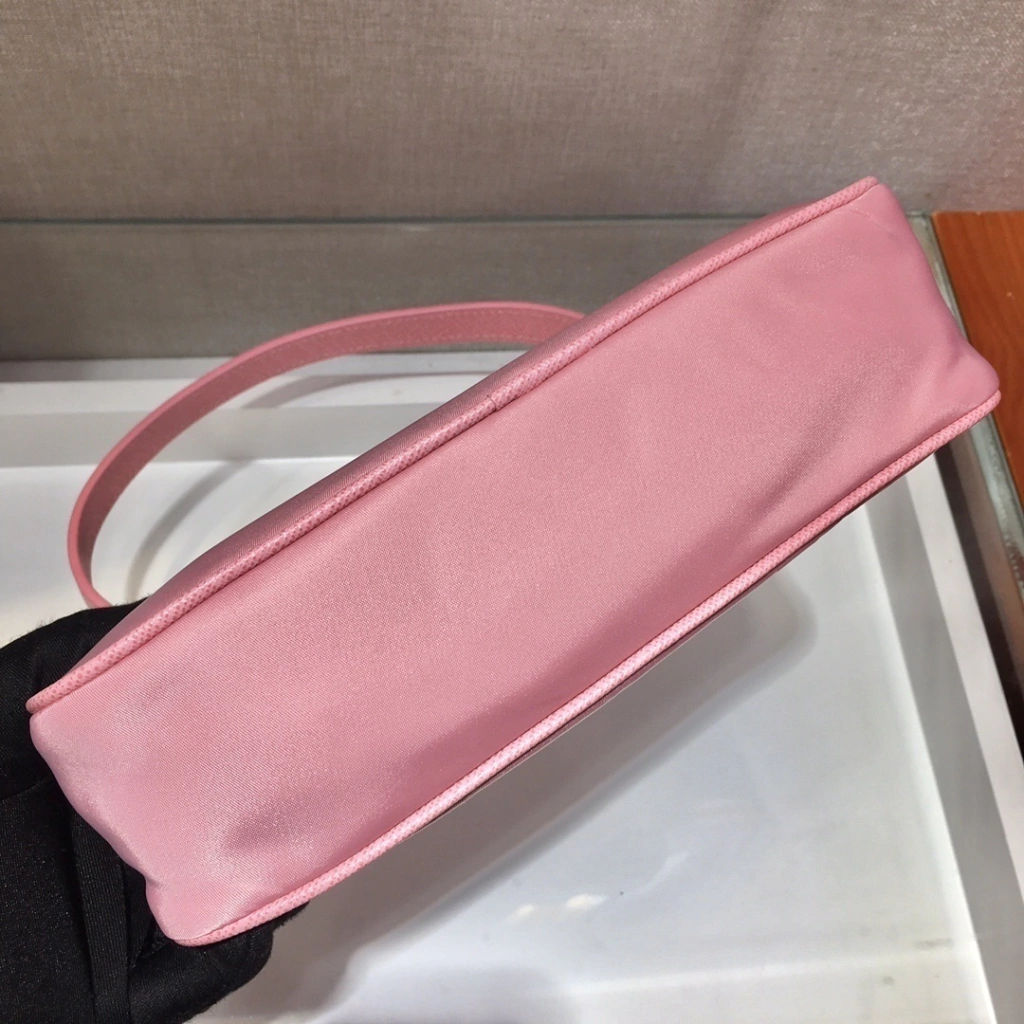 Bolsa mini em Re-Nylon Prada Re-Edition 2005 Pink - imagem 4