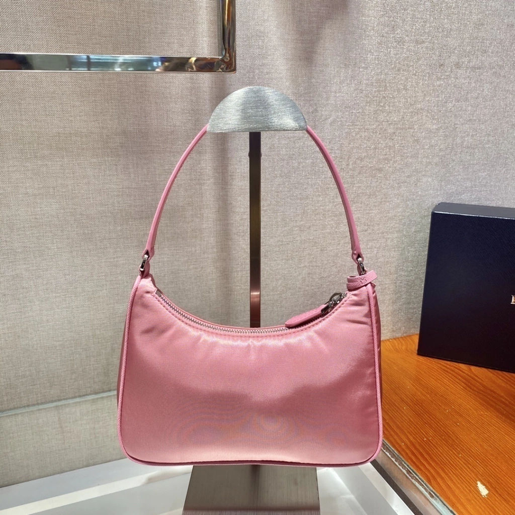 Bolsa mini em Re-Nylon Prada Re-Edition 2005 Pink - imagem 5