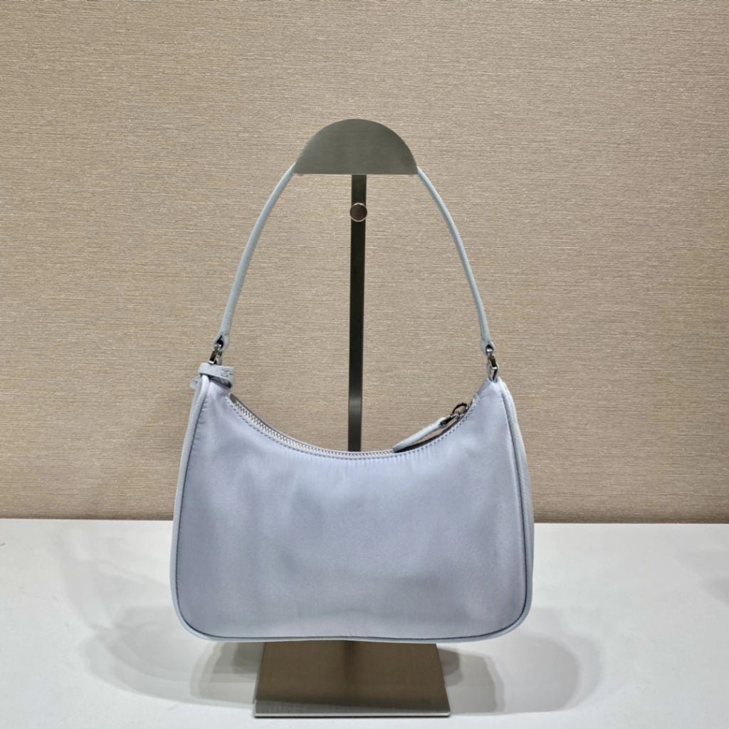 Bolsa mini em Re-Nylon Prada Re-Edition 2005 Azul - imagem 4