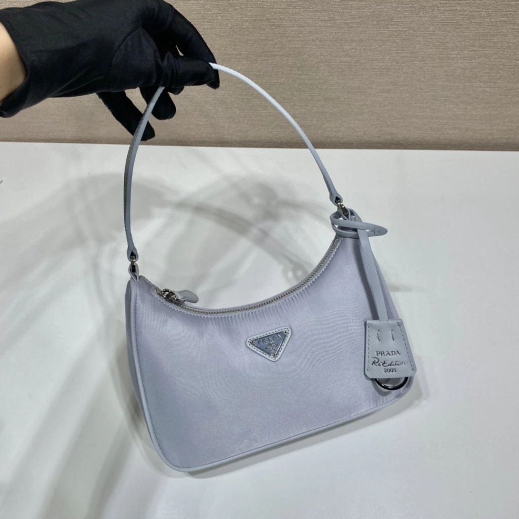 Bolsa mini em Re-Nylon Prada Re-Edition 2005 Azul - imagem 5