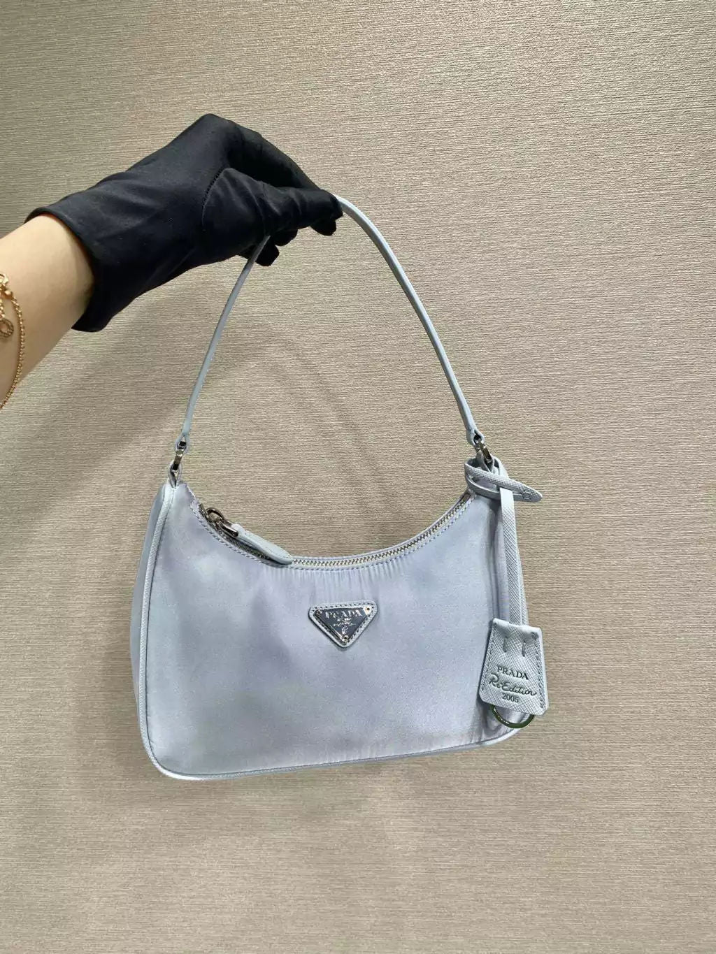 Bolsa mini em Re-Nylon Prada Re-Edition 2005 Azul - imagem 7
