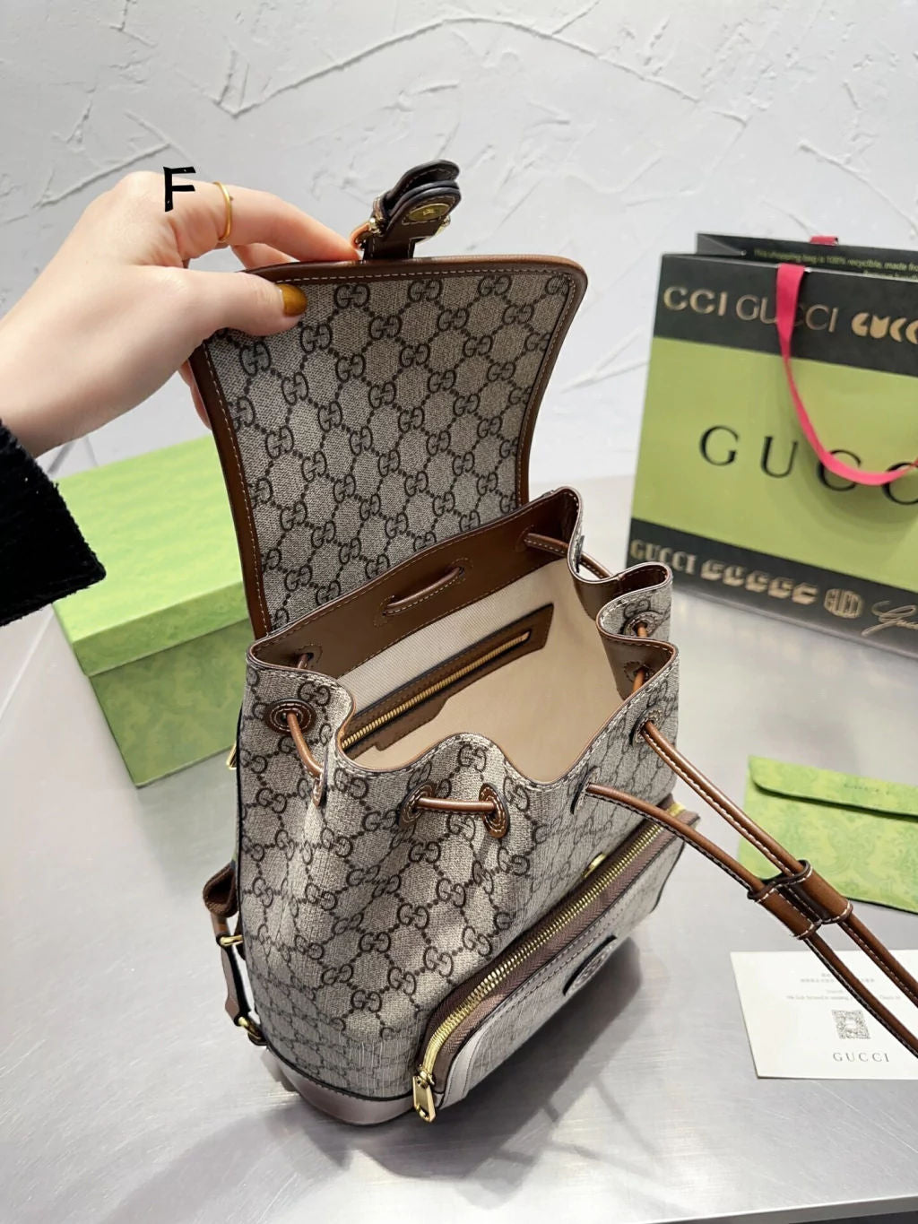 Gucci Mochila GG Supreme de canvas - imagem 1