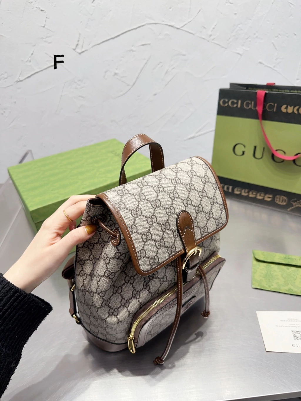 Gucci Mochila GG Supreme de canvas - imagem 2