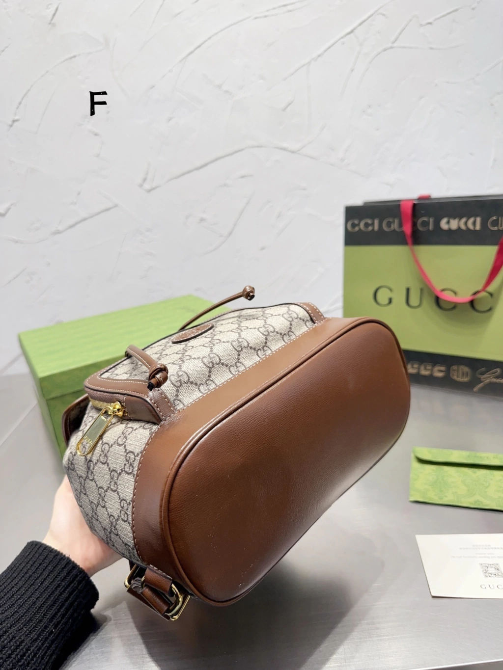Gucci Mochila GG Supreme de canvas - imagem 3