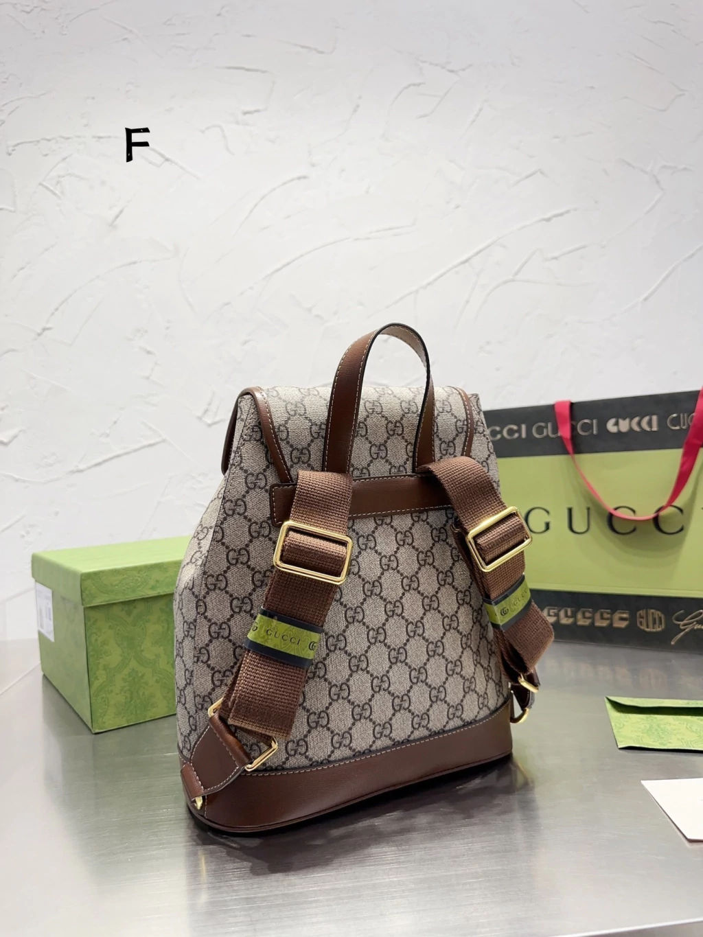 Gucci Mochila GG Supreme de canvas - imagem 5