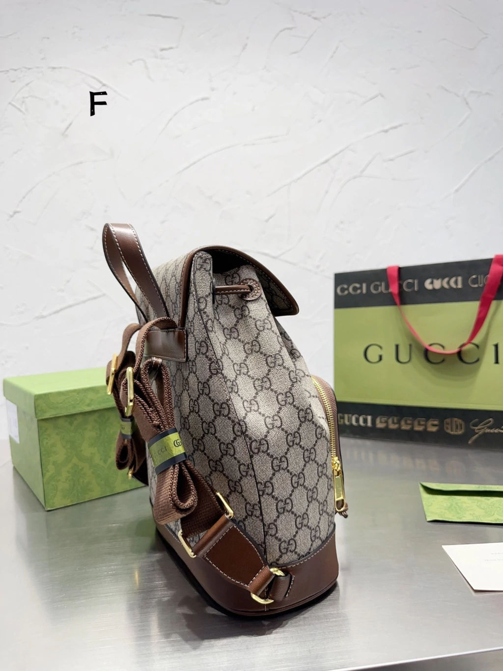 Gucci Mochila GG Supreme de canvas - imagem 6