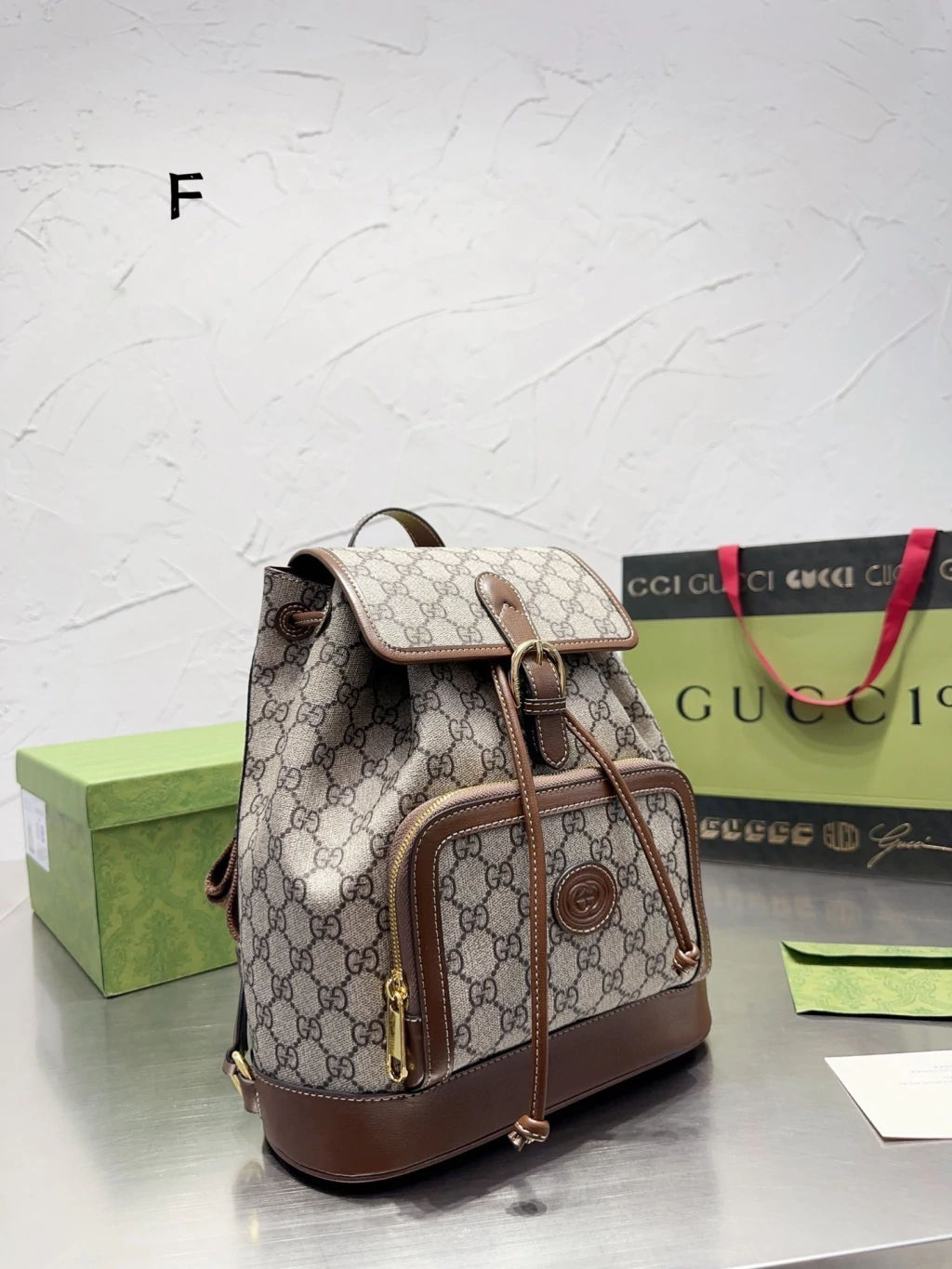 Gucci Mochila GG Supreme de canvas - imagem 9