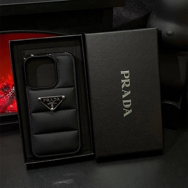 Capa iPhone P.R.A.D.A