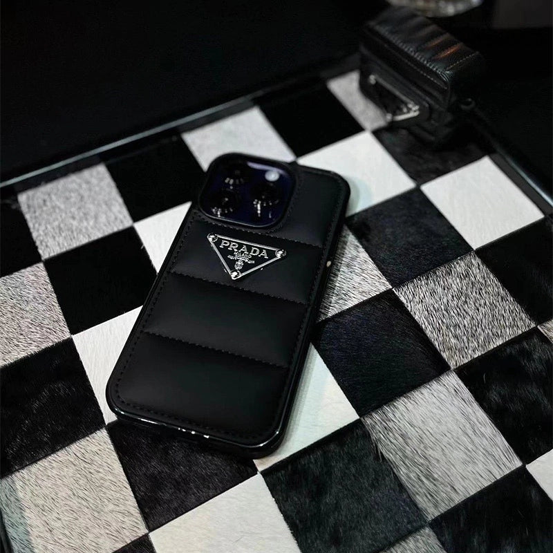 Capa iPhone P.R.A.D.A