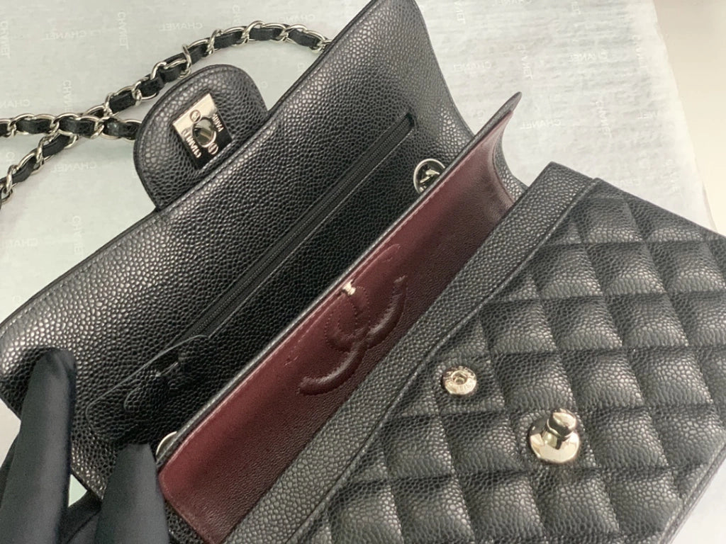 Chanel 2.55 Couro Caviar