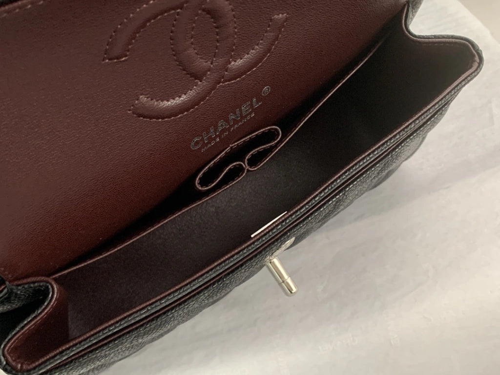 Chanel 2.55 Couro Caviar