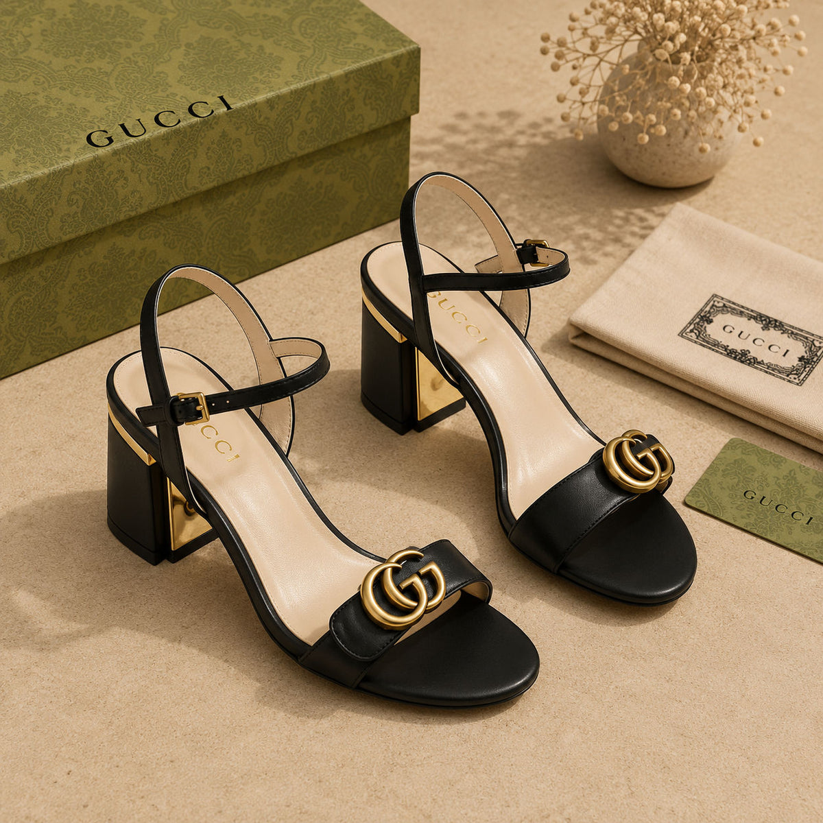 Sandália Gucci de couro com logo GG Italy - imagem 1